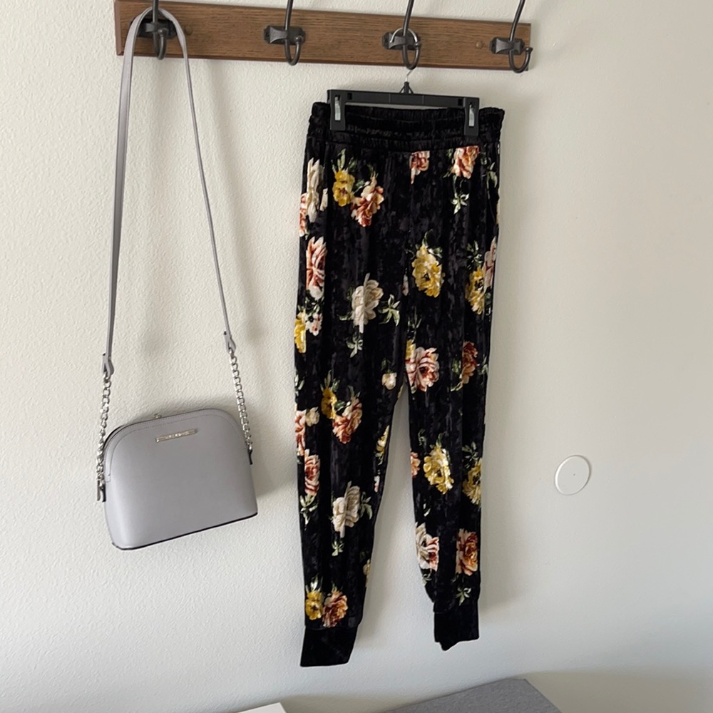 Monteau velvet pants size M